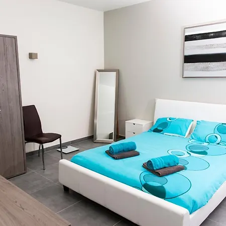 Fully Serviced Penthouse With Great Views - Apartment *