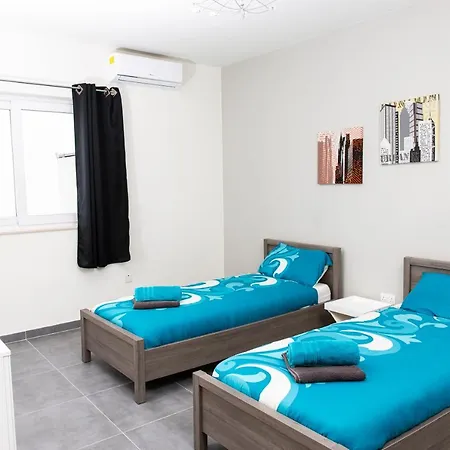 Fully Serviced Penthouse With Great Views - Apartmán Gharghur